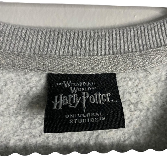 Universal Studios The Wizarding World of Harry Potter Gryffindor Sweatshirt - Picture 6 of 8